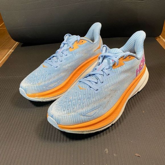 HOKA ONE ONE CLIFTON 9 - Women’s Running Shoes - SIZE 9B - Picture 1 of 11